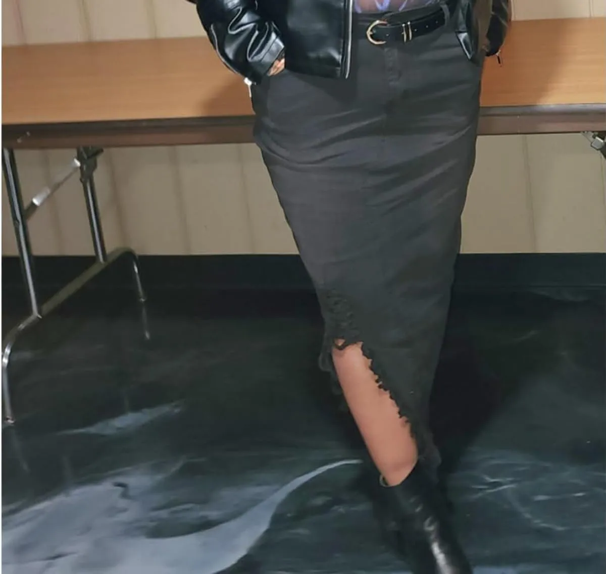 Women's Casual Slit Denim Midi Jean Skirt Stretch High Waisted Button Up Frayed with Pockets