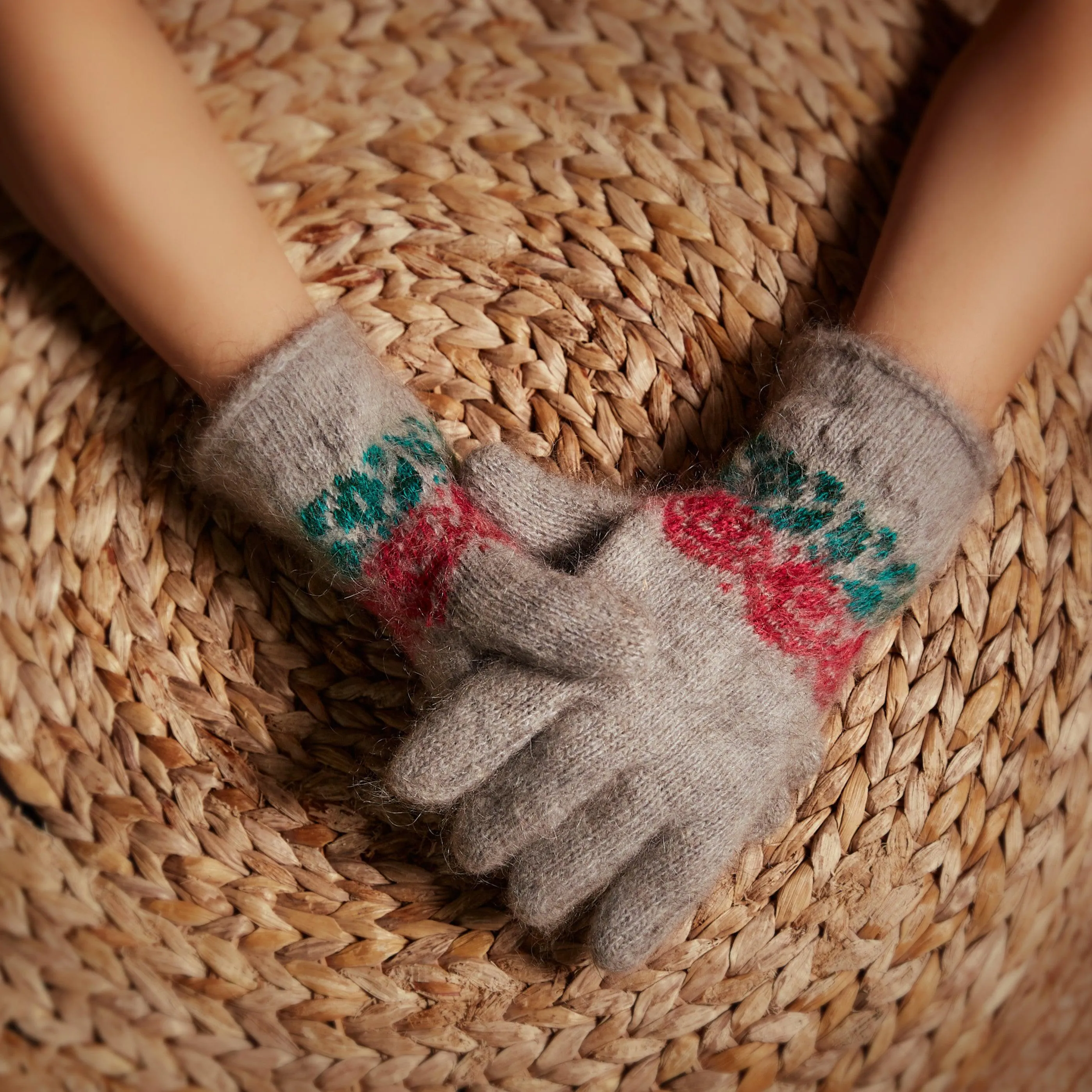 Women's Ravishing Roses Non-Binding Goat Wool Gloves